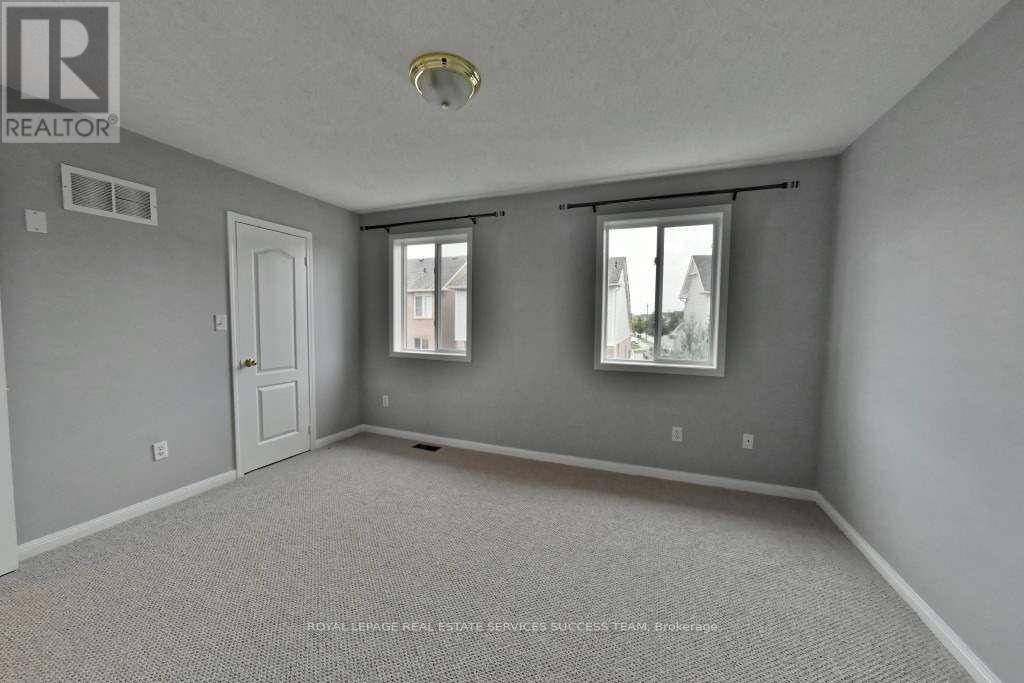 Photo 11 of 1652 Beaty Trail, Milton ON