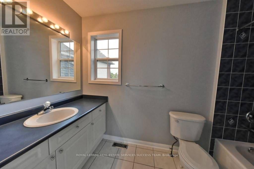 Photo 17 of 1652 Beaty Trail, Milton ON