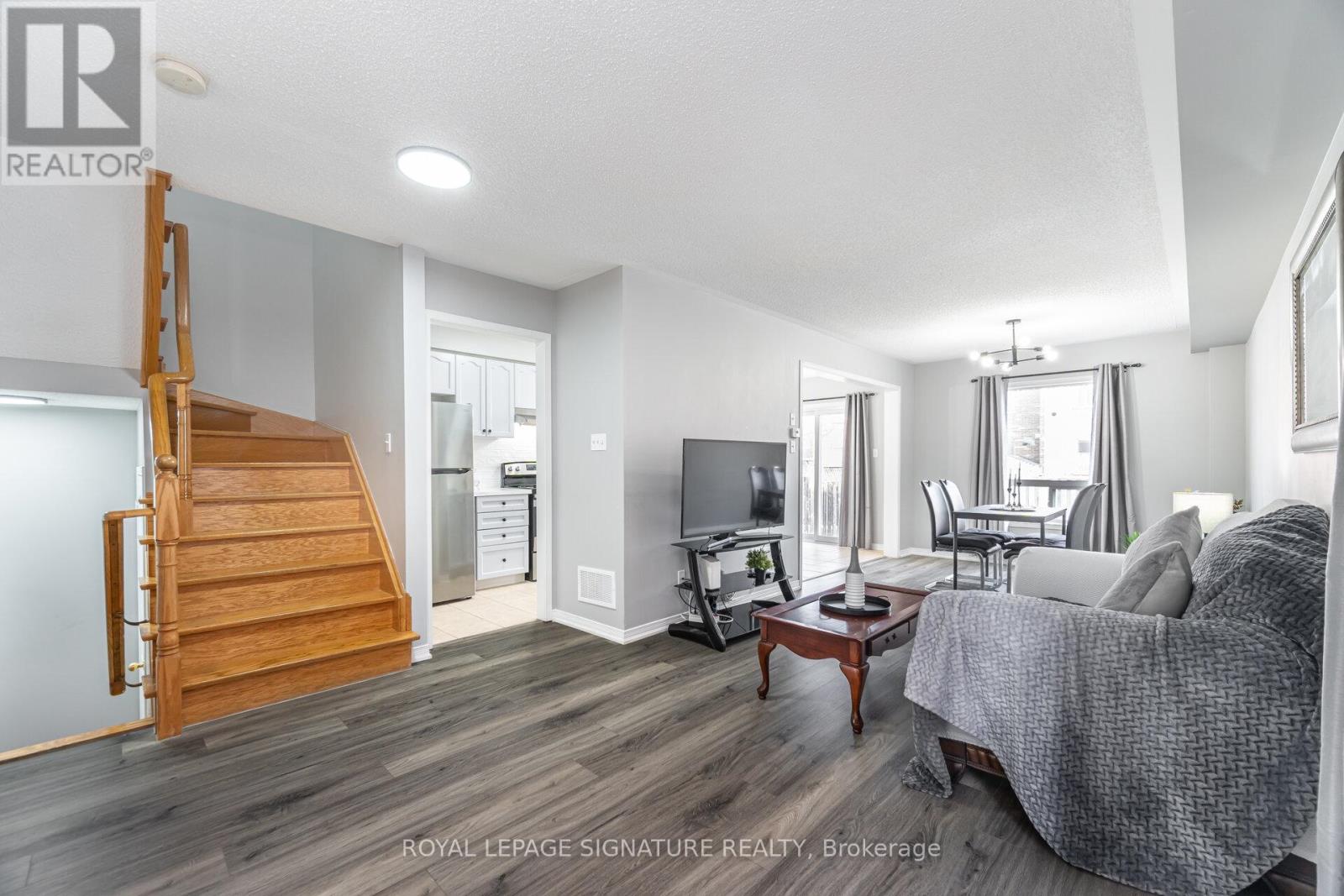 Photo 7 of 3990 Skyview Street S, Mississauga ON