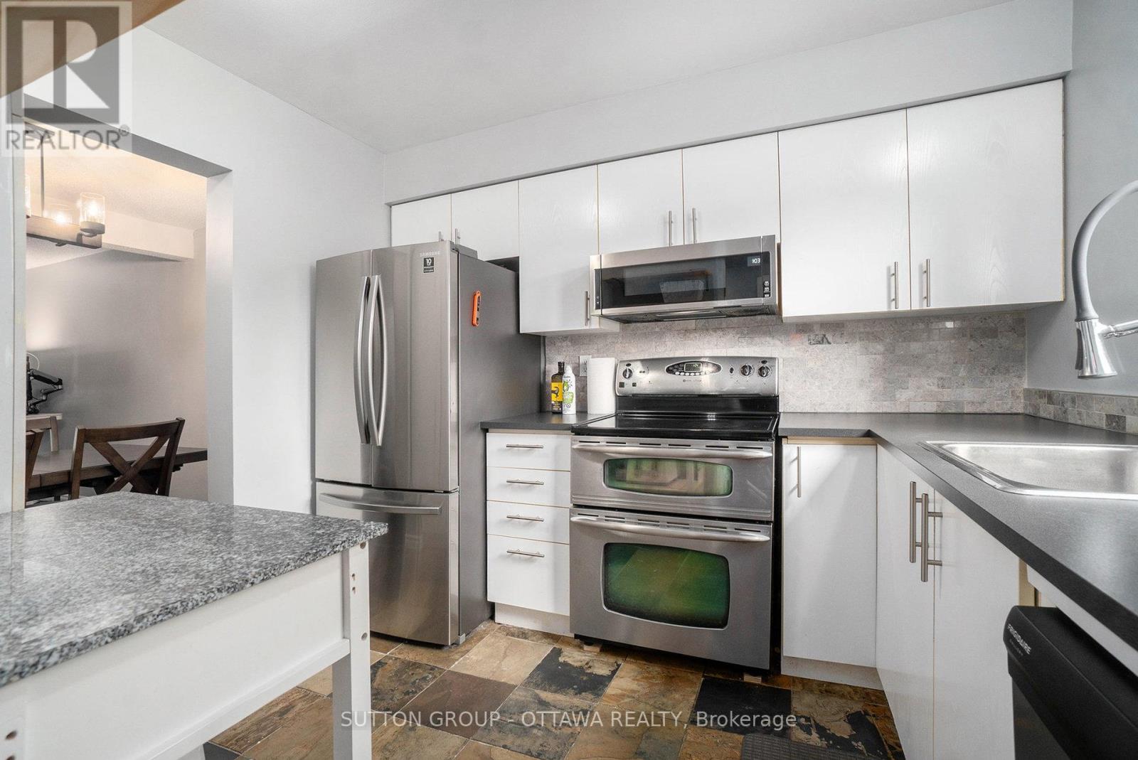 Photo 12 of 6164 Brookside Lane, Ottawa ON
