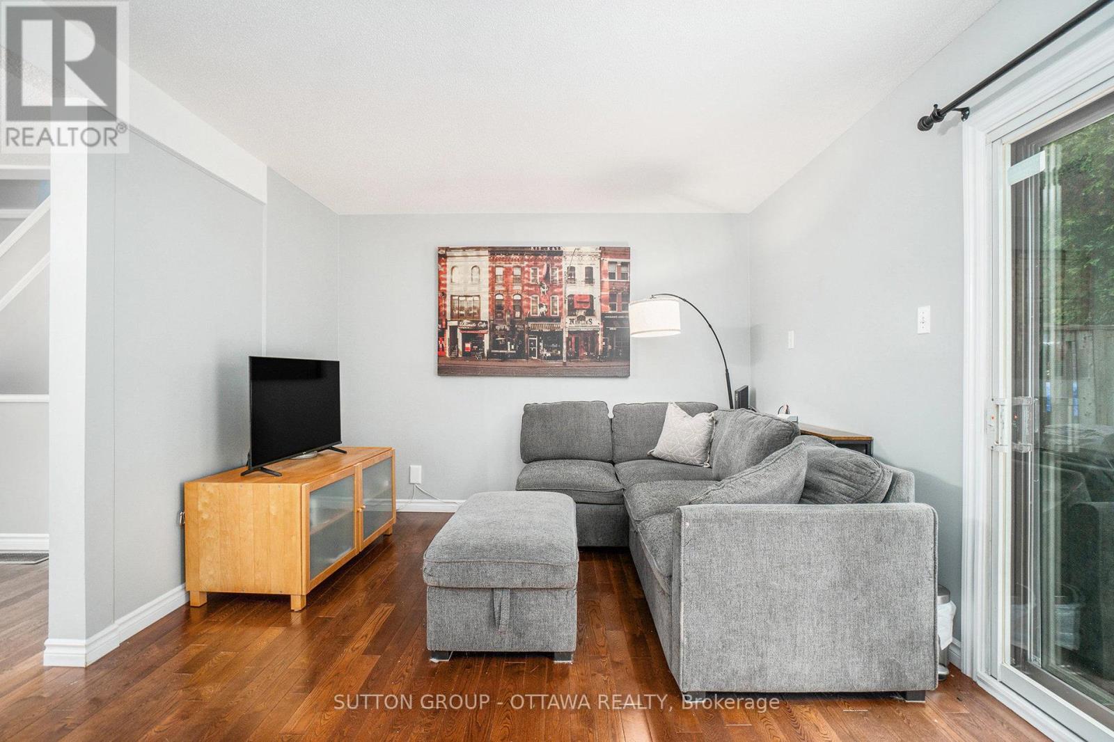 Photo 14 of 6164 Brookside Lane, Ottawa ON
