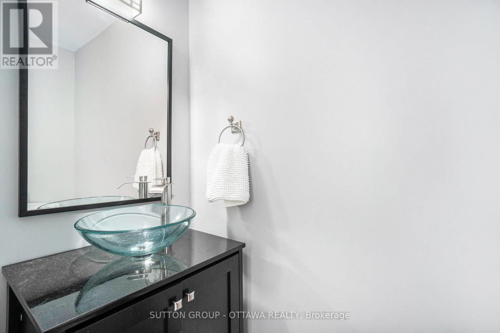 Photo 16 of 6164 Brookside Lane, Ottawa ON