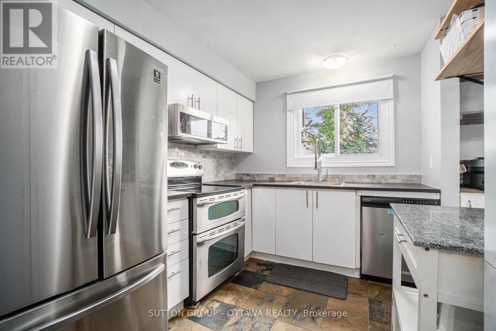 Photo 11 of 6164 Brookside Lane, Ottawa ON