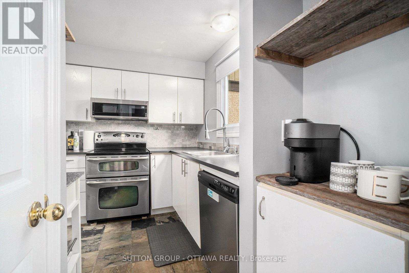 Photo 10 of 6164 Brookside Lane, Ottawa ON
