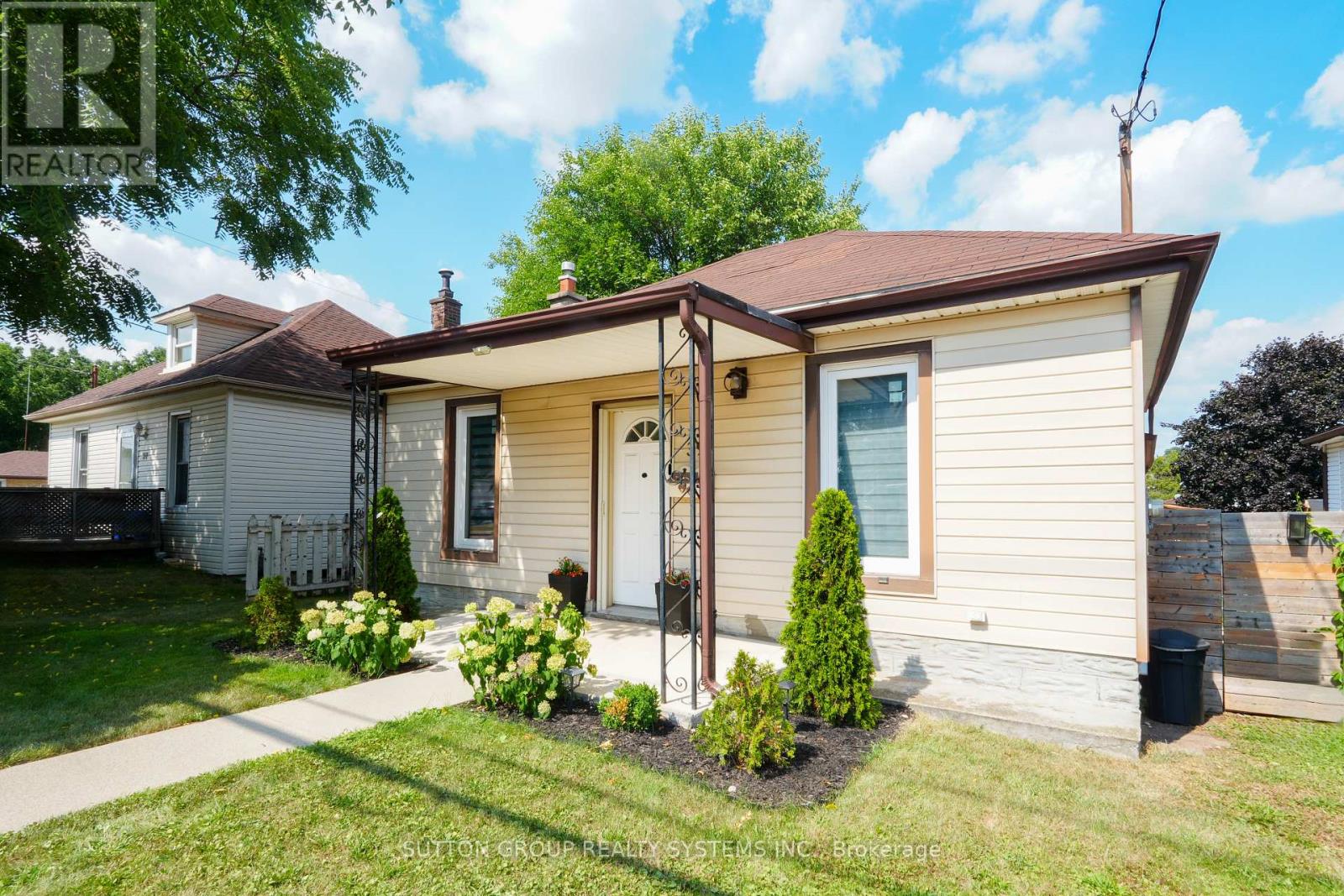 Photo 24 of 39 Norfolk Avenue, Cambridge ON