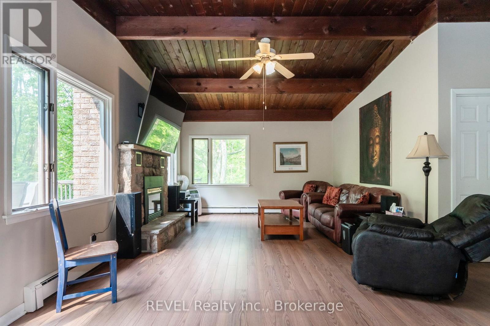 Photo 12 of 806 Victoria Street, Midland ON
