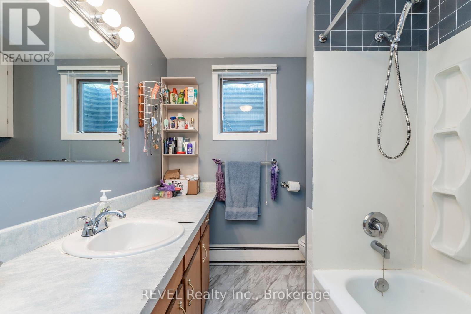 Photo 34 of 806 Victoria Street, Midland ON
