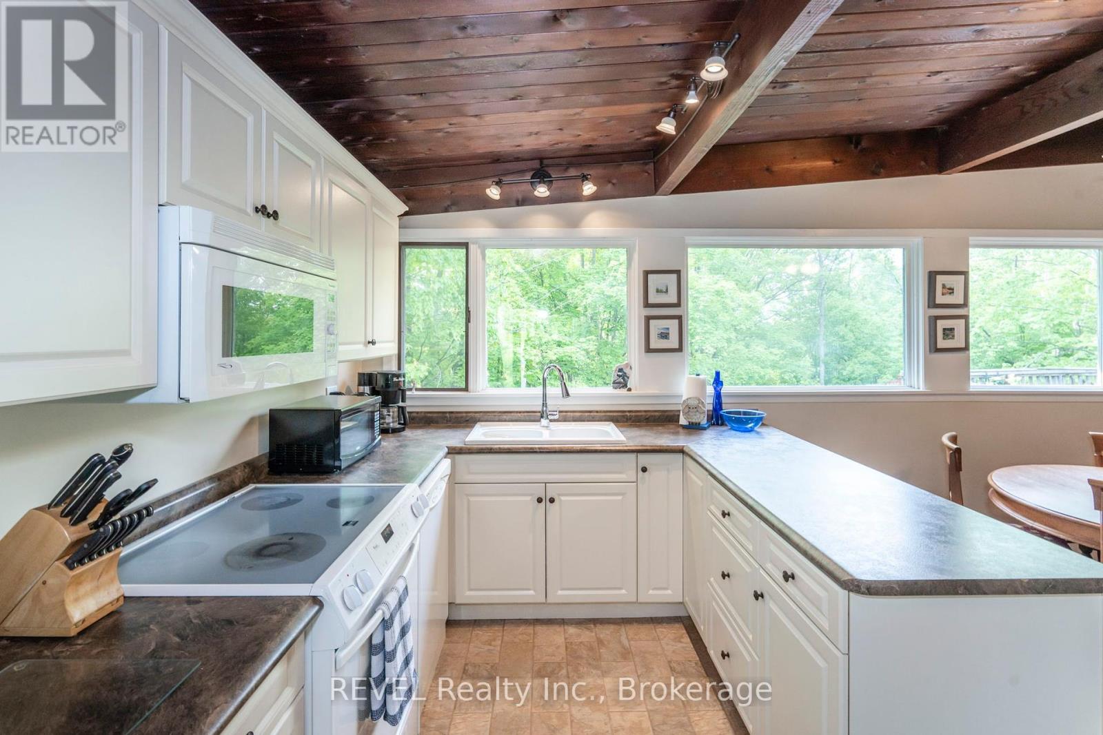 Photo 7 of 806 Victoria Street, Midland ON
