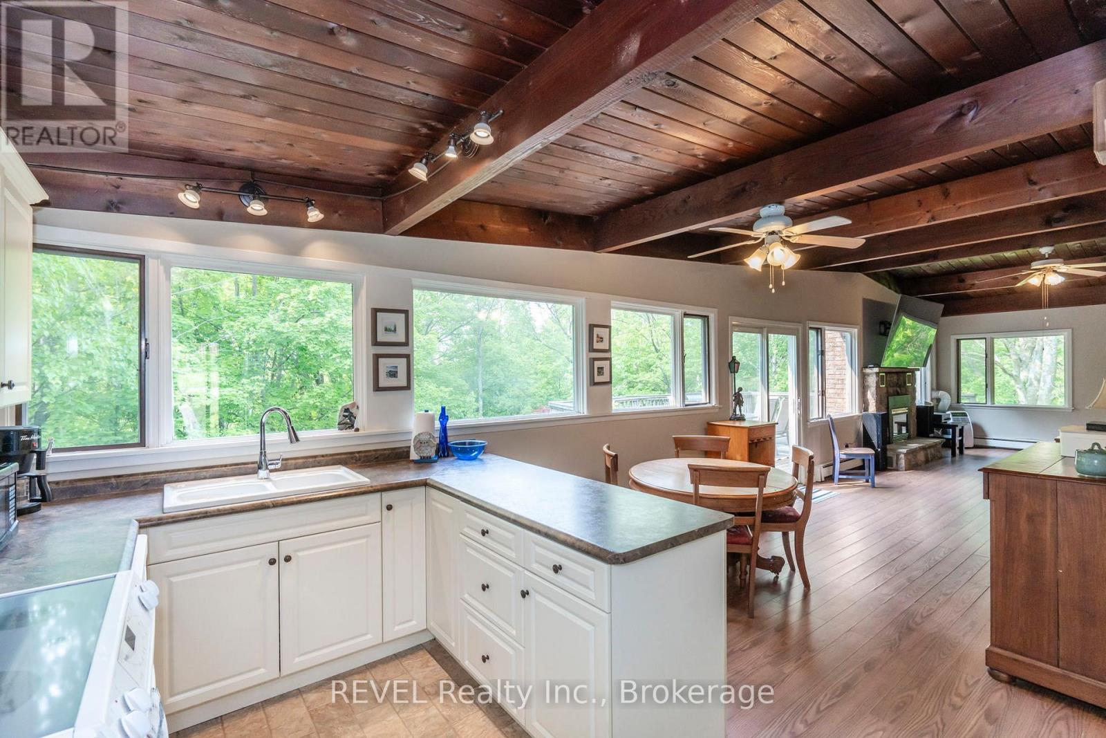 Photo 6 of 806 Victoria Street, Midland ON