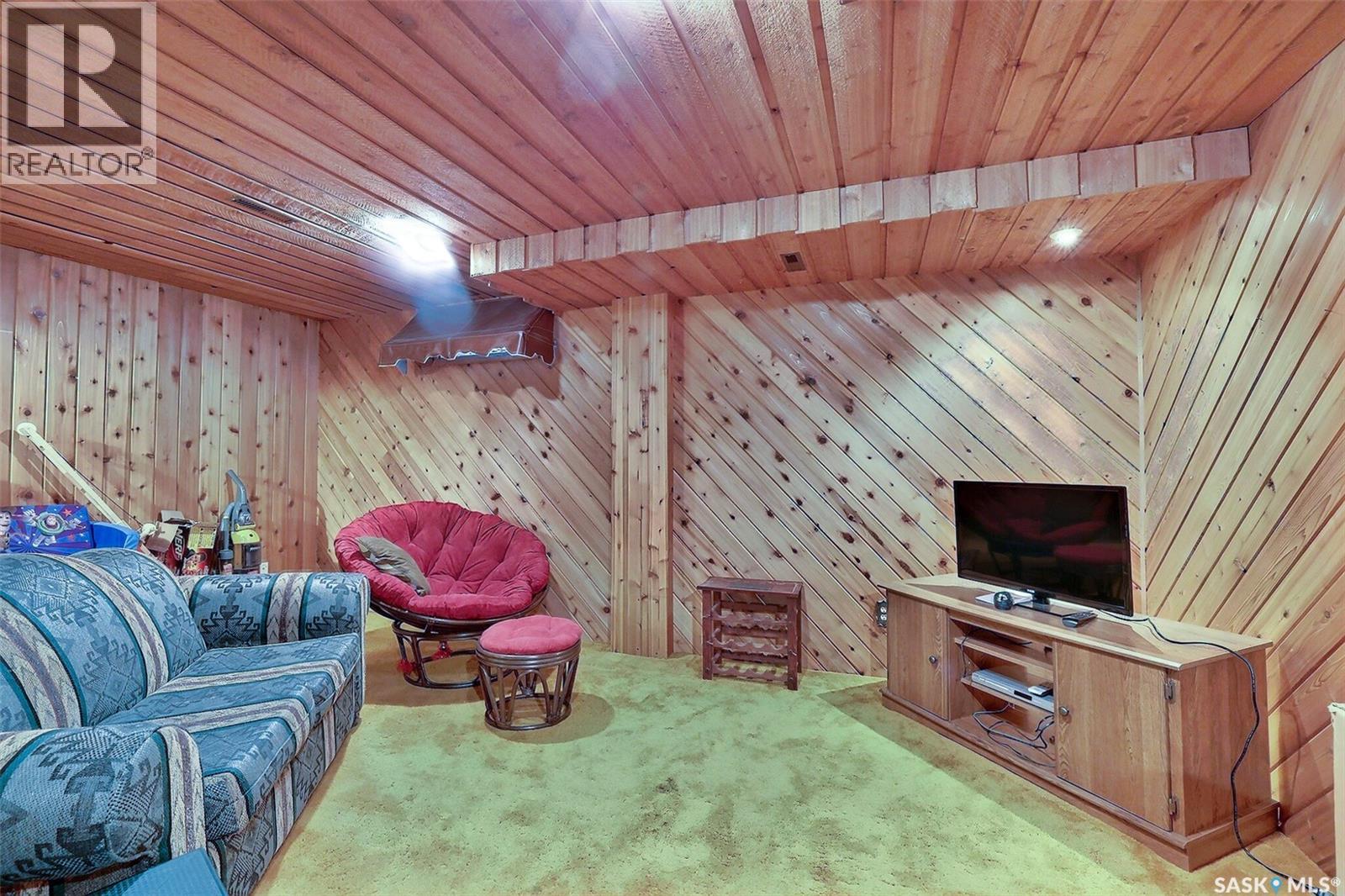 Photo 9 of 47 Laverendrye Way, Regina SK