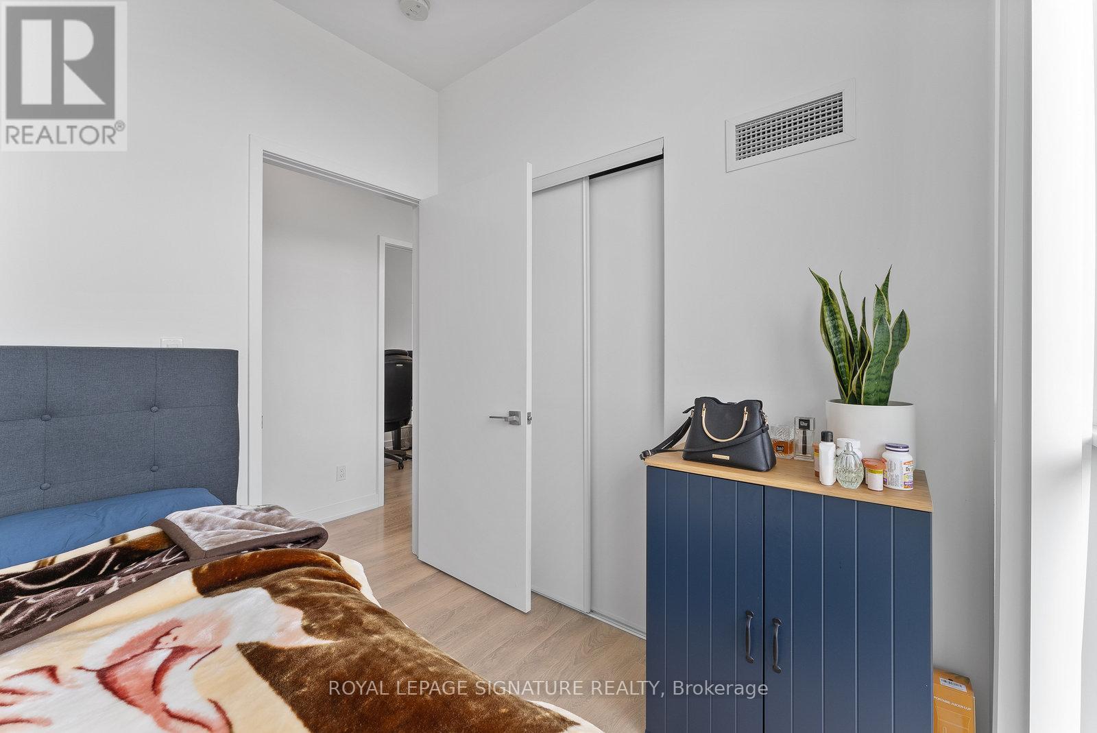 Photo 3 of 407 50 Ordnance Street, Toronto ON