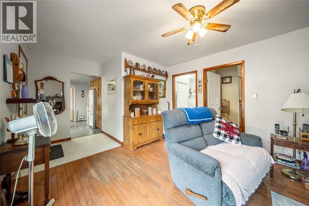 Photo 10 of 814 Maxwell Street, Sarnia ON