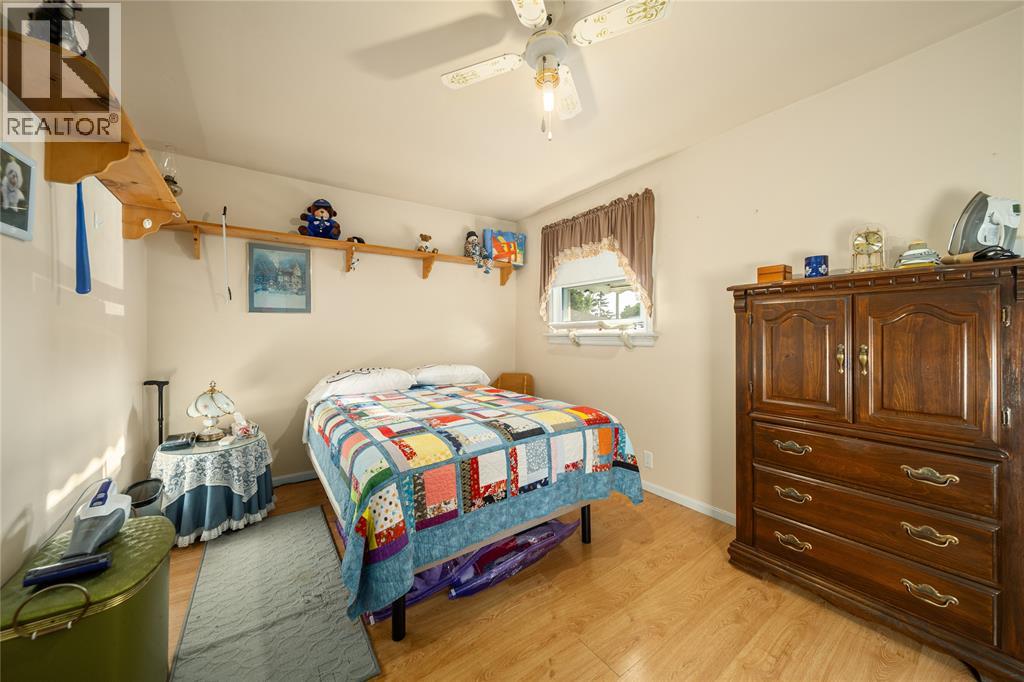 Photo 13 of 814 Maxwell Street, Sarnia ON