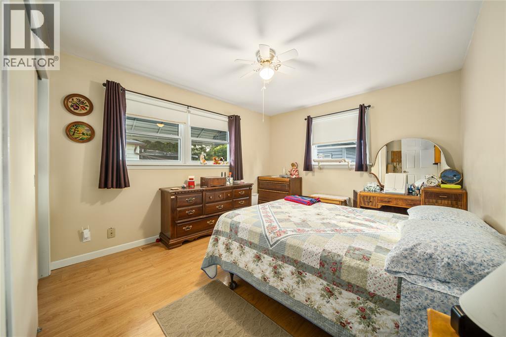 Photo 24 of 814 Maxwell Street, Sarnia ON