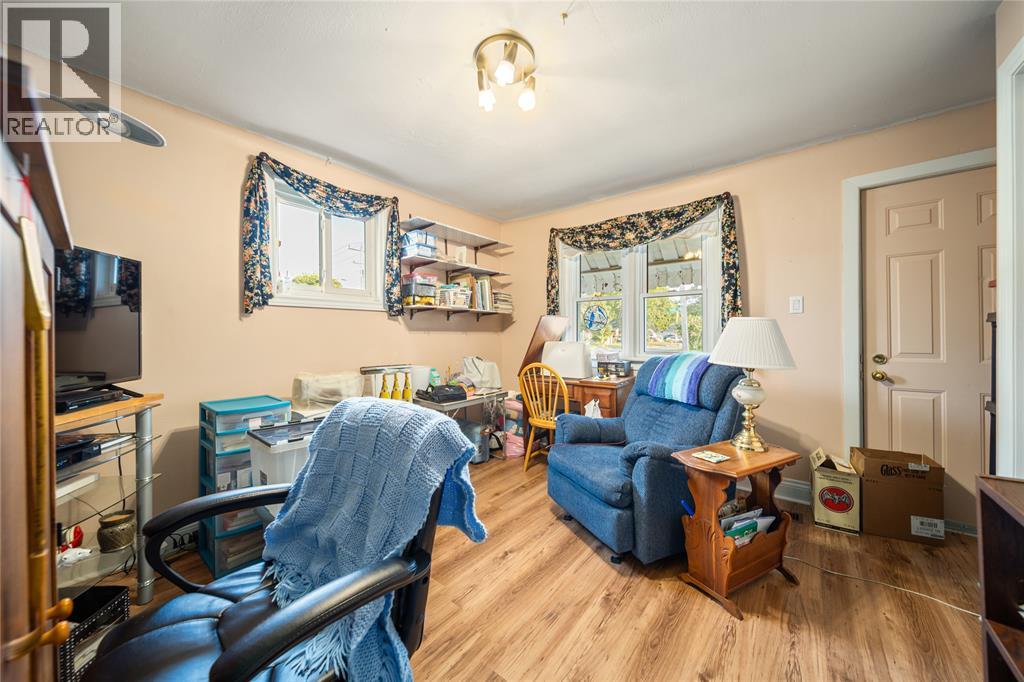 Photo 12 of 814 Maxwell Street, Sarnia ON