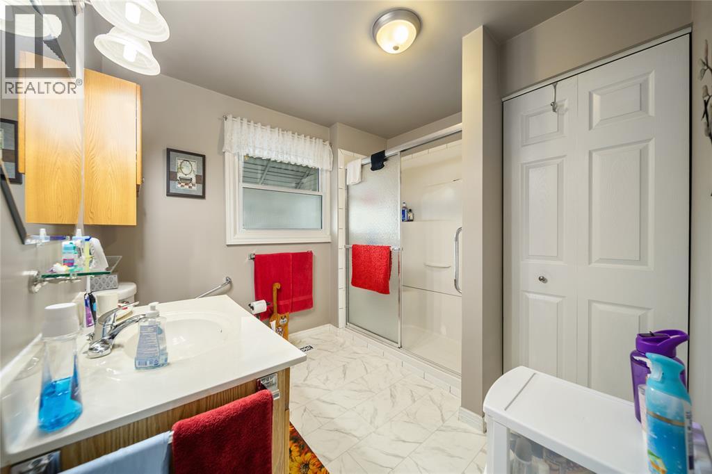 Photo 25 of 814 Maxwell Street, Sarnia ON