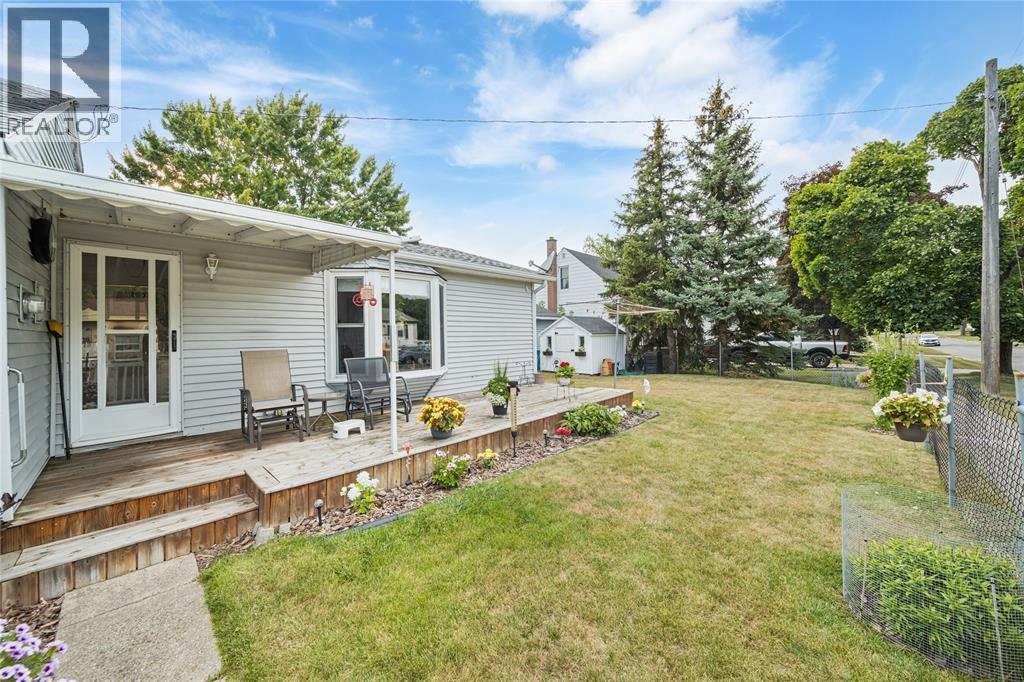 Photo 11 of 814 Maxwell Street, Sarnia ON