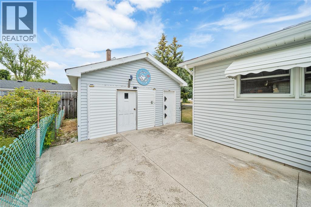 Photo 21 of 814 Maxwell Street, Sarnia ON