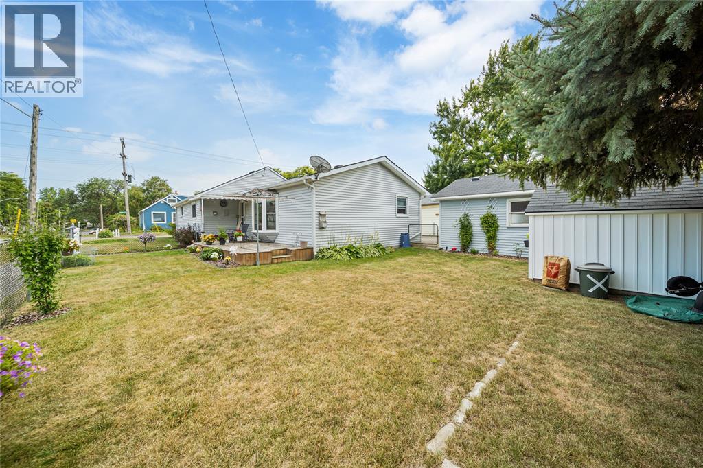 Photo 14 of 814 Maxwell Street, Sarnia ON