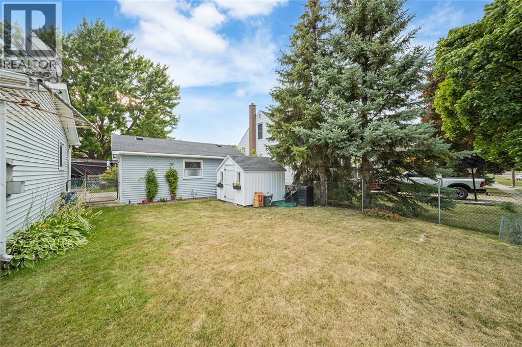 Photo 19 of 814 Maxwell Street, Sarnia ON