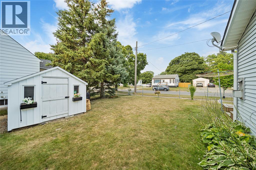Photo 7 of 814 Maxwell Street, Sarnia ON