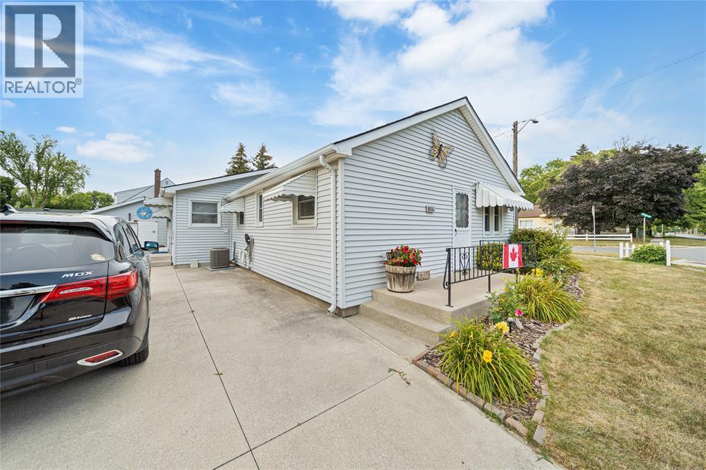 Photo 6 of 814 Maxwell Street, Sarnia ON