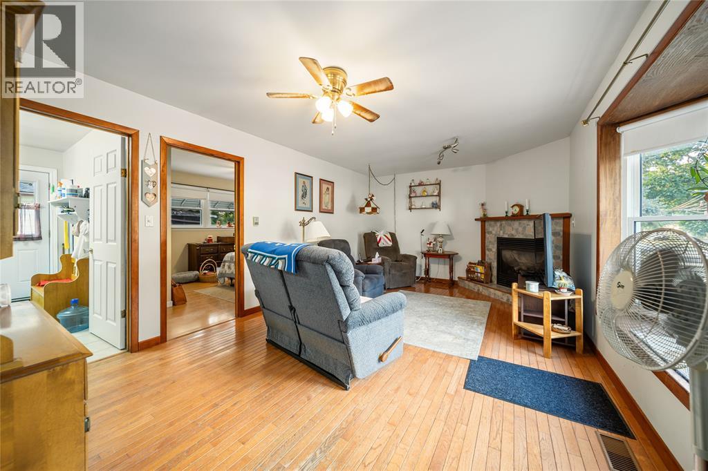 Photo 17 of 814 Maxwell Street, Sarnia ON