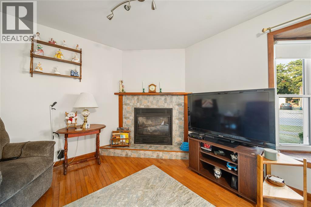 Photo 27 of 814 Maxwell Street, Sarnia ON