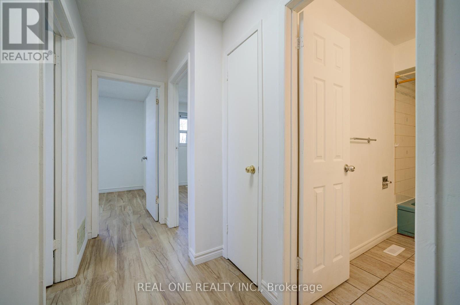 Photo 39 of 2525 Trident Avenue, Mississauga ON