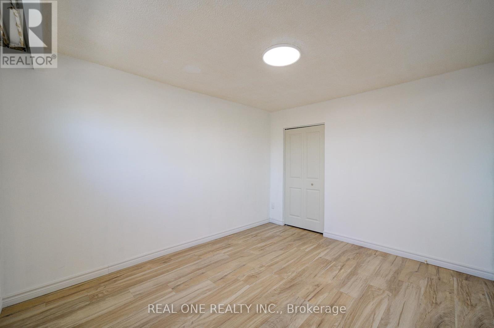 Photo 34 of 2525 Trident Avenue, Mississauga ON