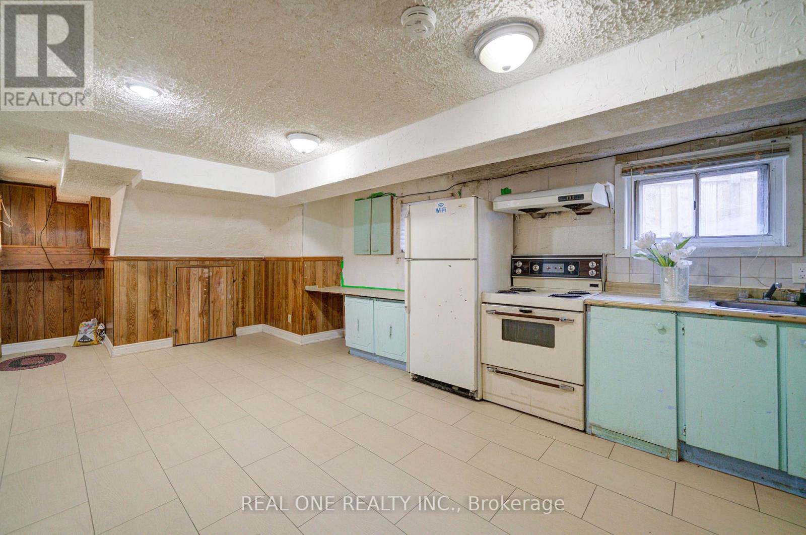 Photo 28 of 2525 Trident Avenue, Mississauga ON