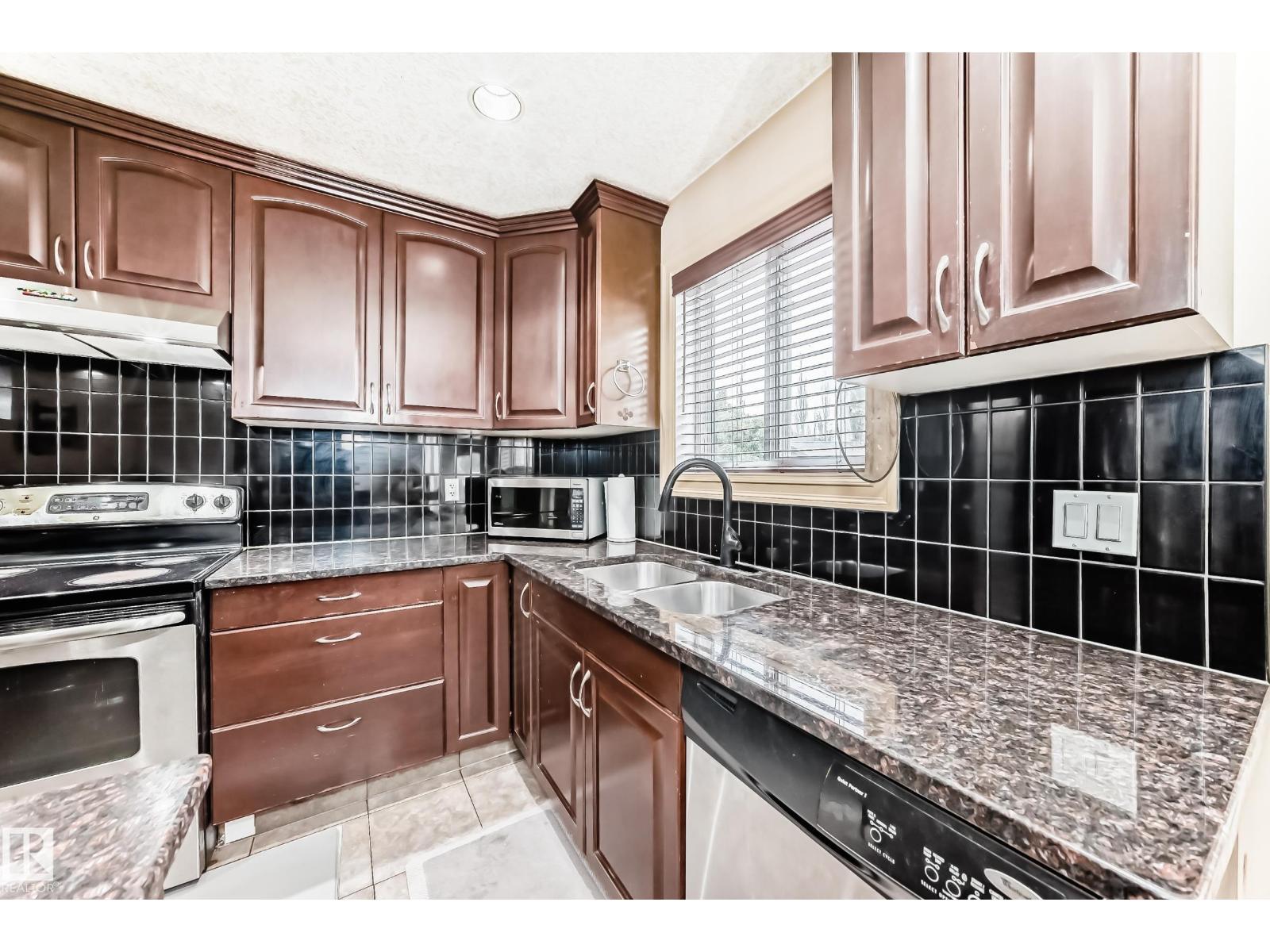 Photo 72 of 1913 33 B Av Nw, Edmonton AB