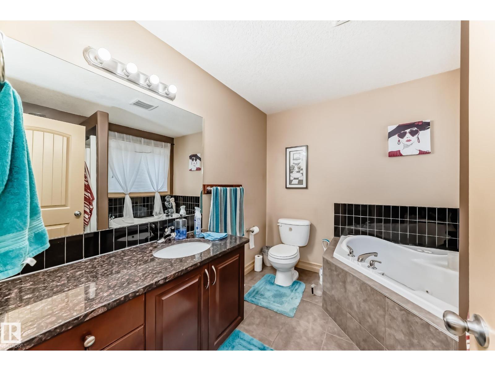 Photo 8 of 1913 33 B Av Nw, Edmonton AB
