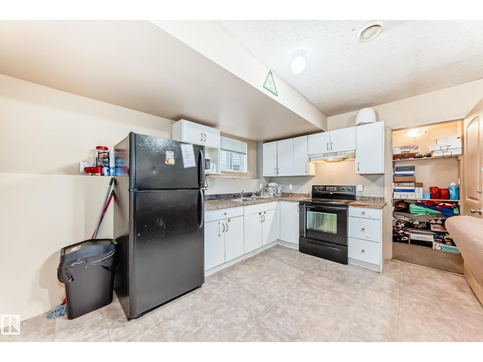 Photo 5 of 1913 33 B Av Nw, Edmonton AB