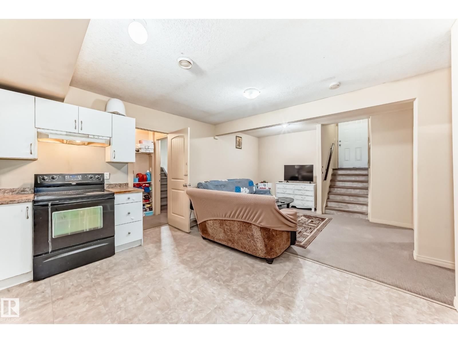 Photo 42 of 1913 33 B Av Nw, Edmonton AB