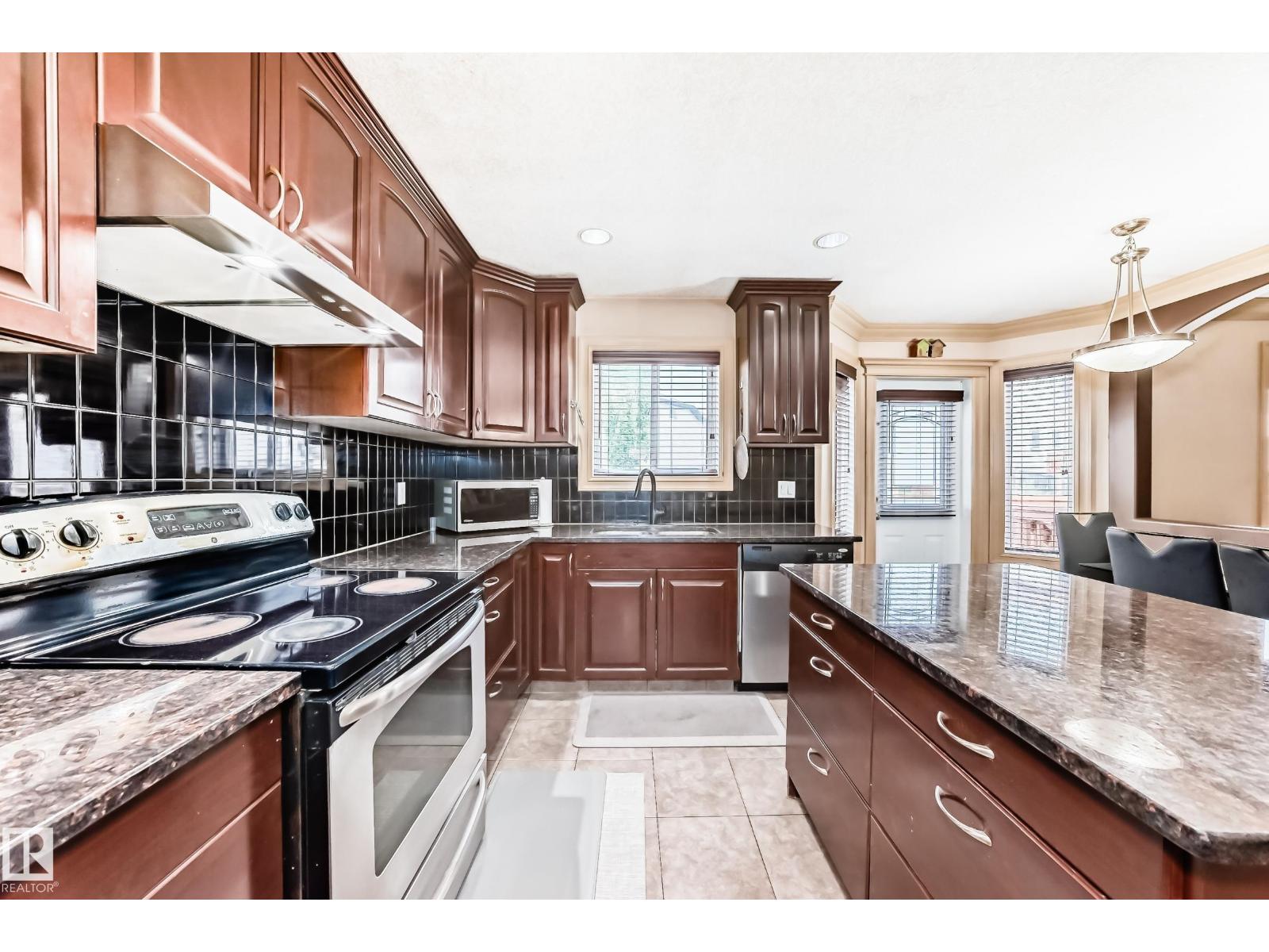 Photo 68 of 1913 33 B Av Nw, Edmonton AB