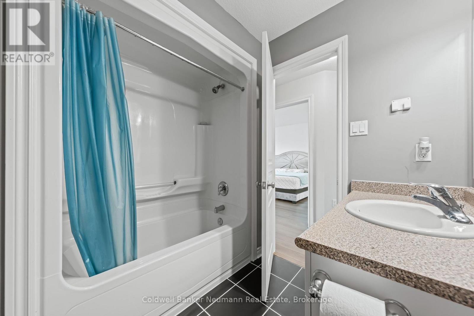 Photo 27 of 40 Laughland Lane, Guelph ON