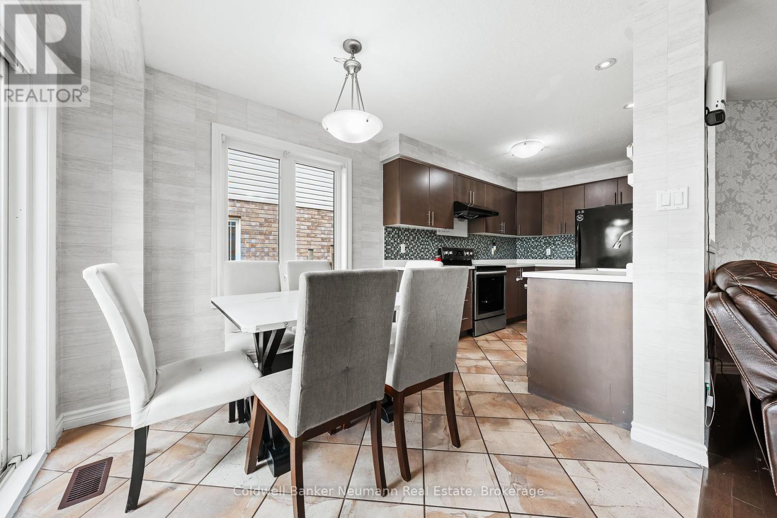 Photo 9 of 40 Laughland Lane, Guelph ON