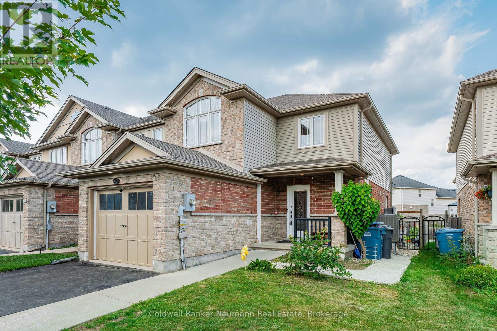 Photo 2 of 40 Laughland Lane, Guelph ON