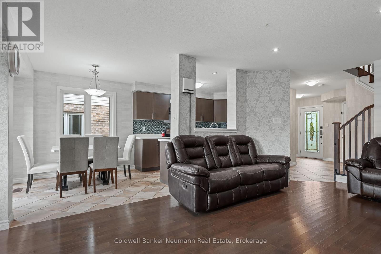 Photo 8 of 40 Laughland Lane, Guelph ON