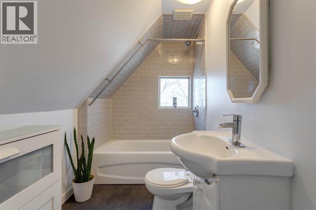 Single Family House for Sale in  Parkhill Street SW Parkhill Calgary 