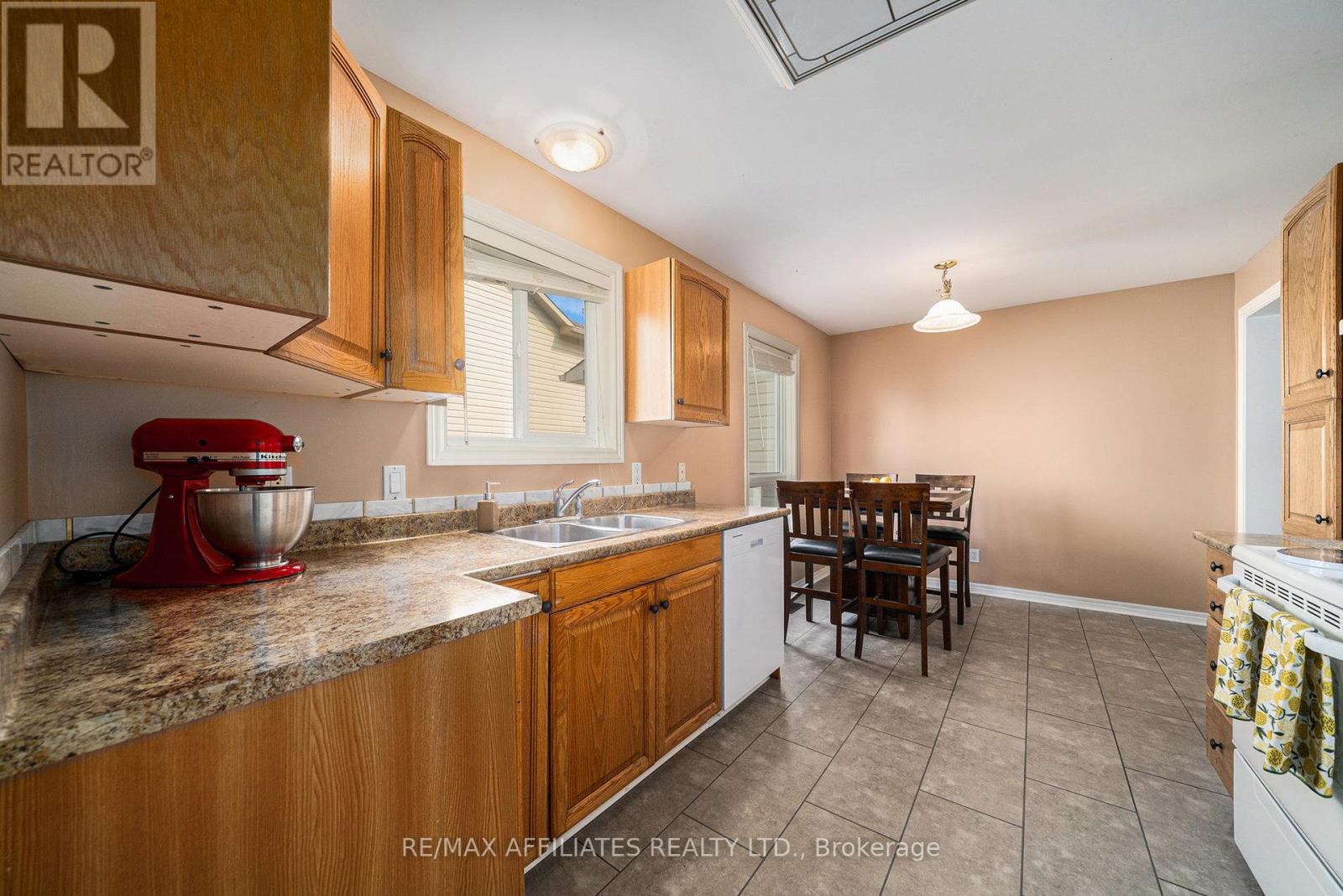Photo 7 of 516 Joseph Street, Carleton Place ON
