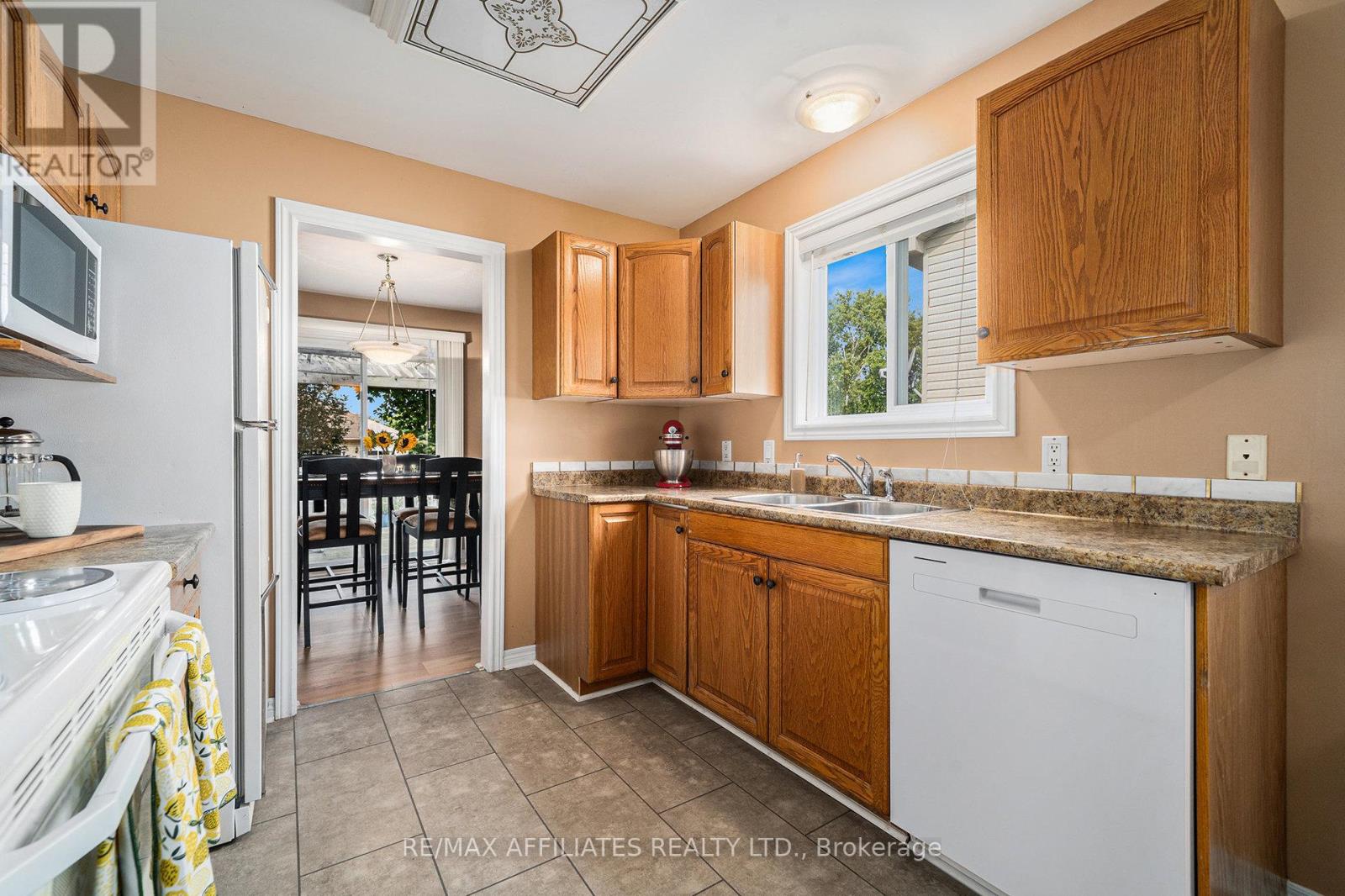 Photo 4 of 516 Joseph Street, Carleton Place ON