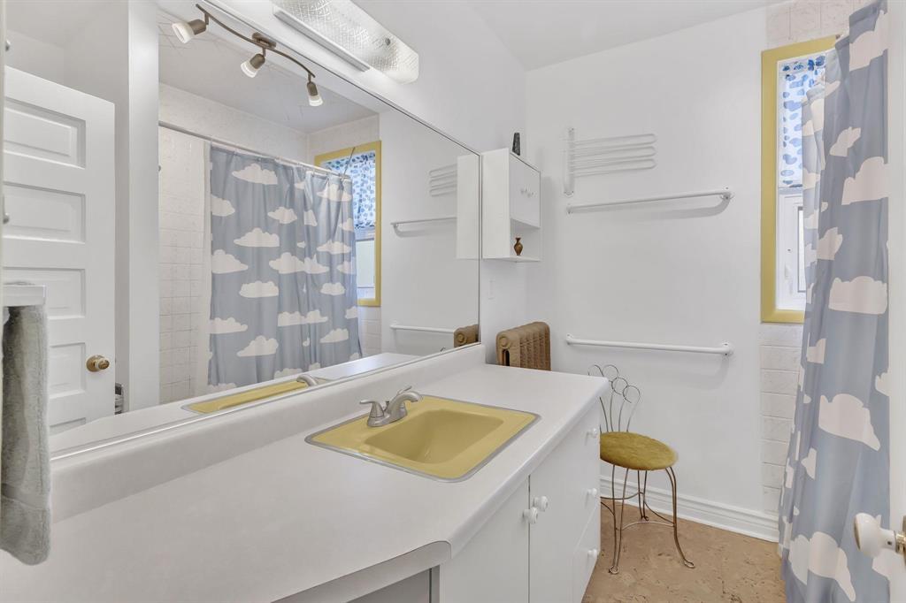 Photo 1 of 961 Dorchester Avenue, Winnipeg MB