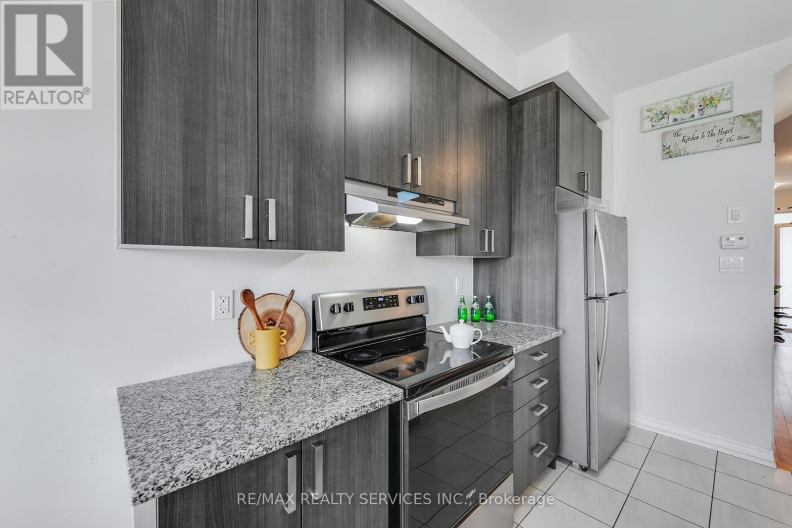 Photo 23 of 49 Bayardo Drive, Oshawa ON