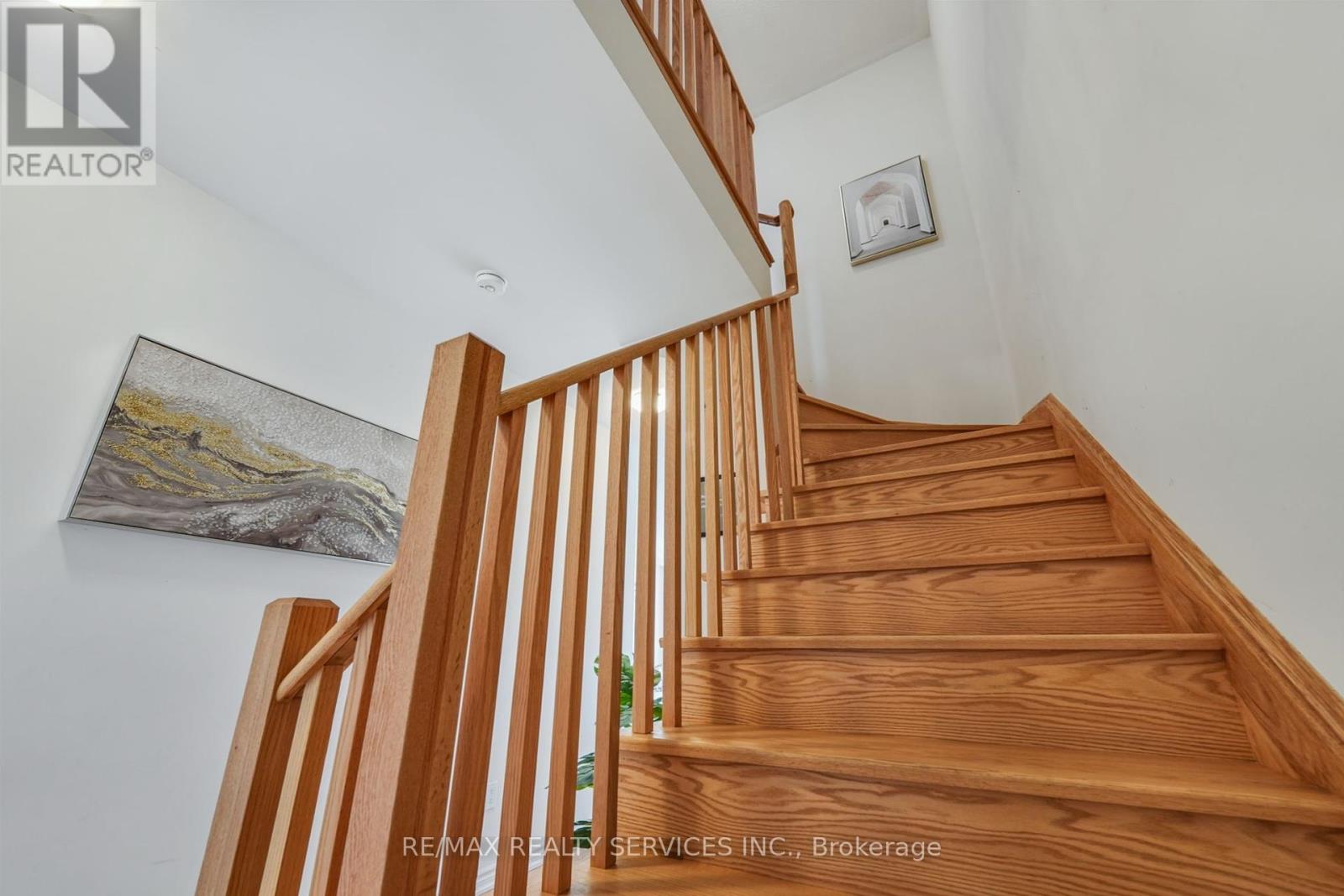 Photo 35 of 49 Bayardo Drive, Oshawa ON