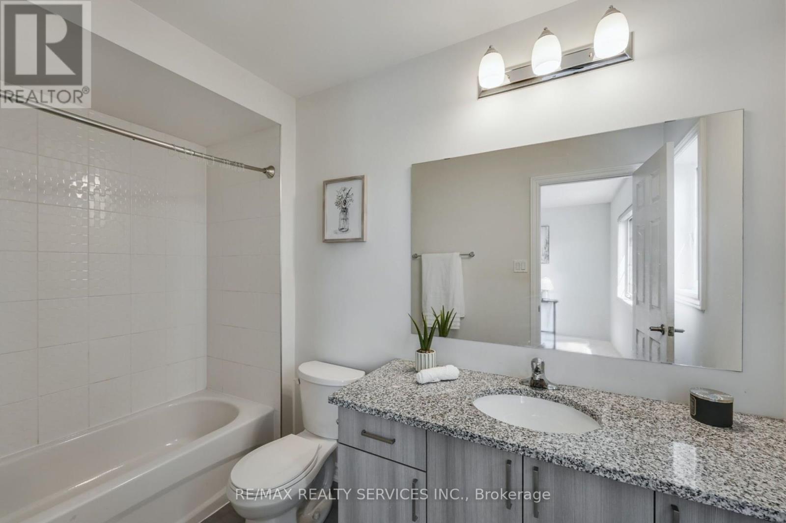 Photo 24 of 49 Bayardo Drive, Oshawa ON