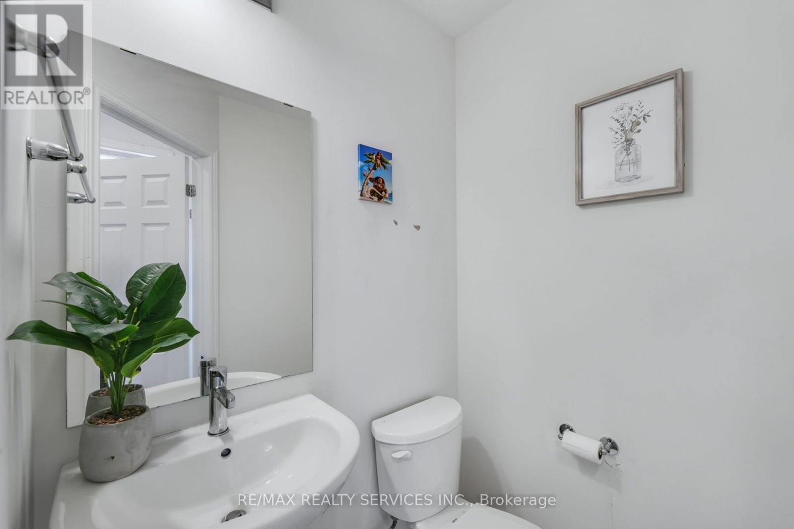 Photo 25 of 49 Bayardo Drive, Oshawa ON