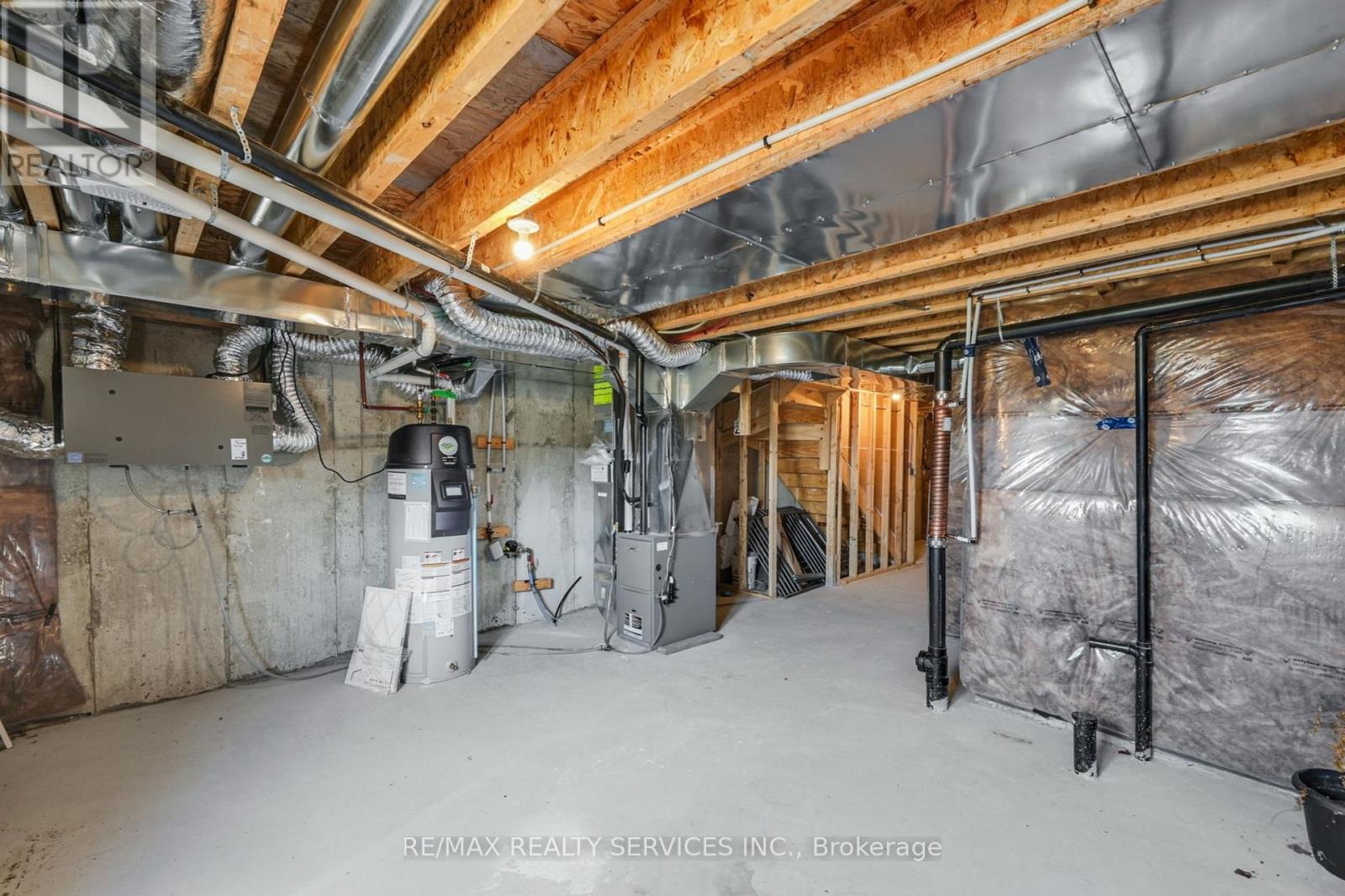 Photo 38 of 49 Bayardo Drive, Oshawa ON