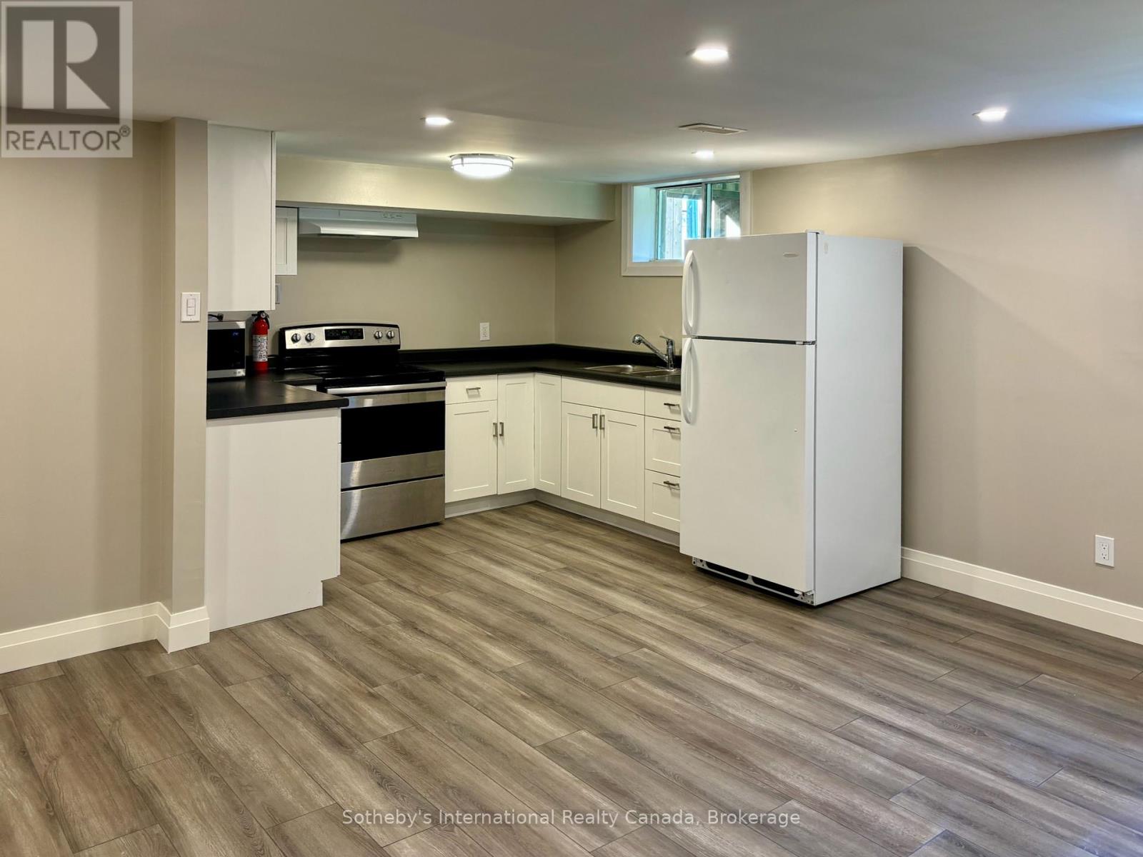 Photo 4 of 55 Courtice Crescent, Collingwood ON